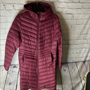 Women's Lands End Wanderweight pack able down coat with hood size small 6-8